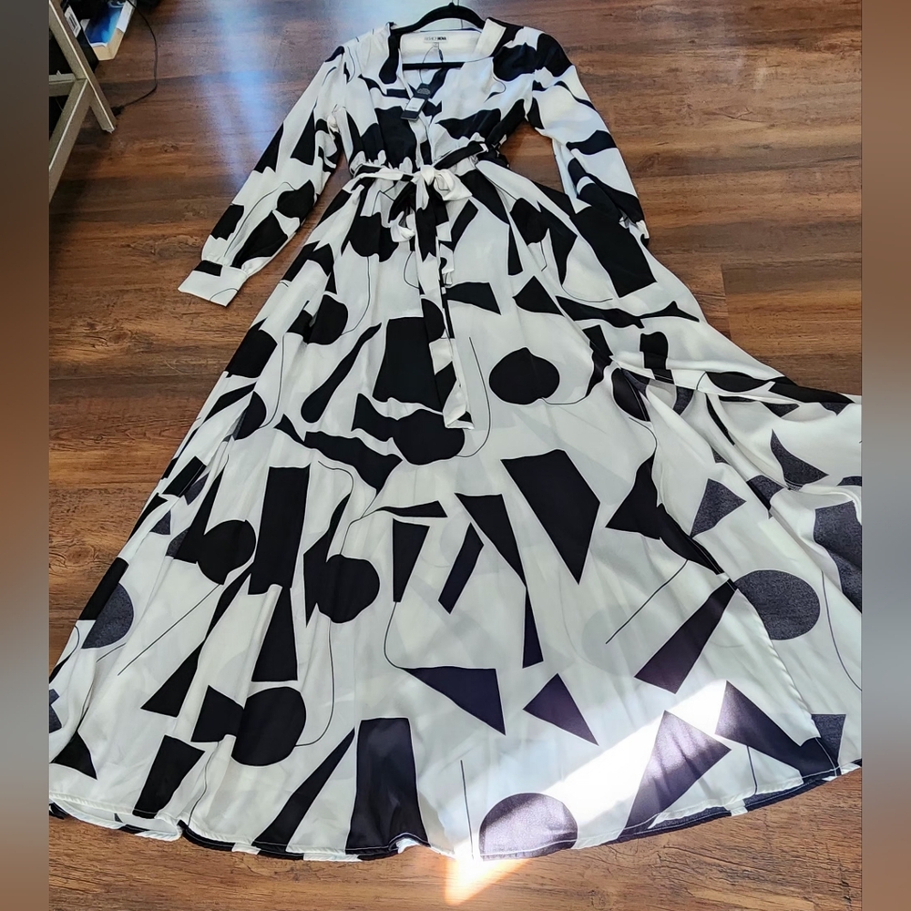 Fashion Nova Black and White Vida Loca Abstract Long Sleeve Dress - Picture 2 of 7